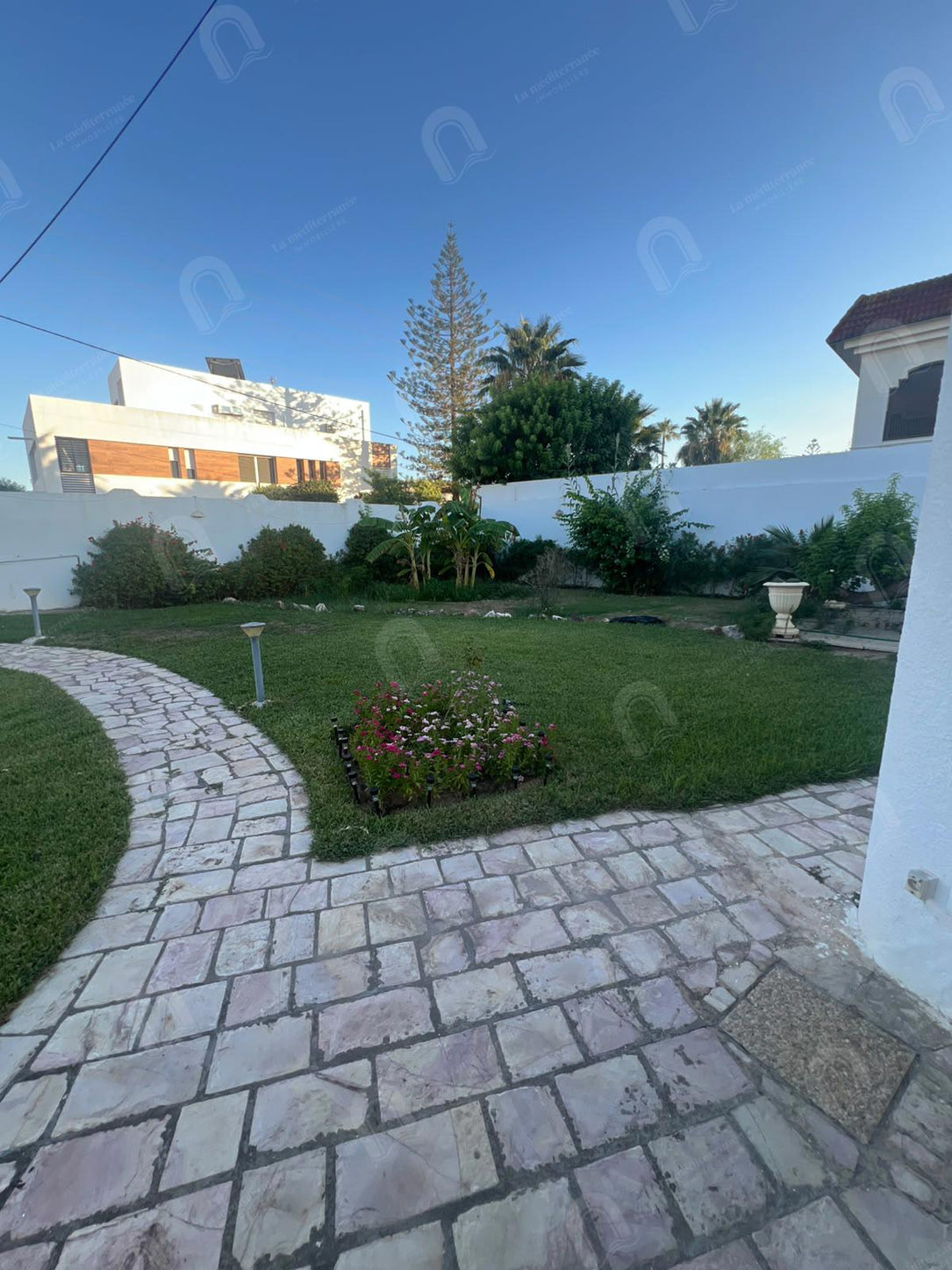 Villa a louer avec piscine à la soukra
