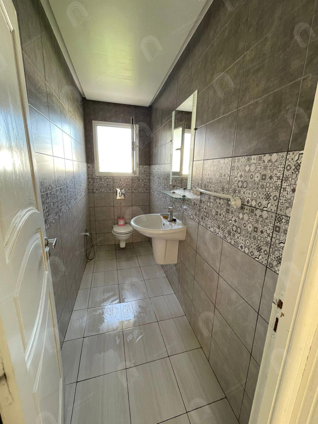 à louer un appartement s+4 aux jardins d'el menzah 2