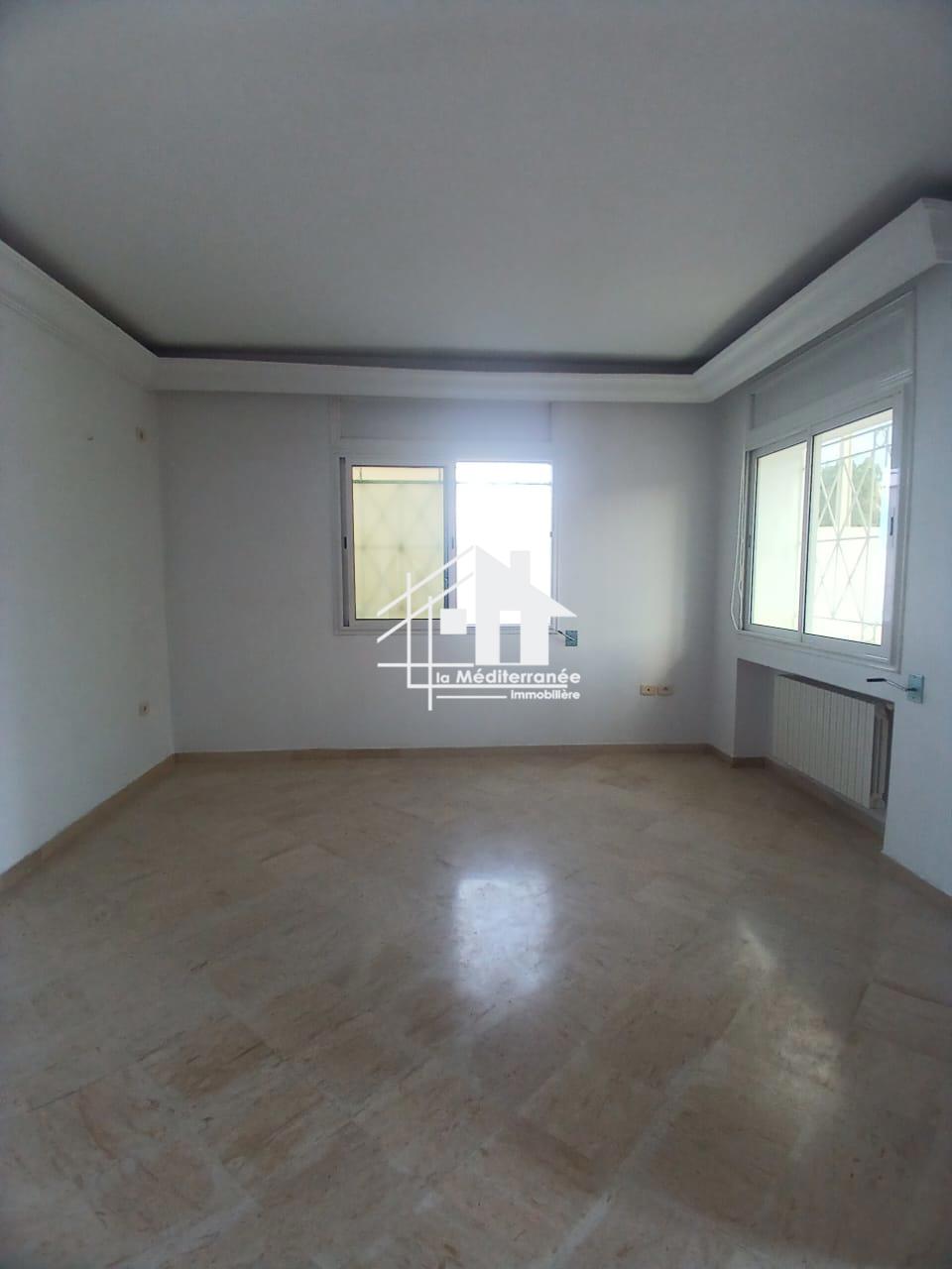 A louer duplex s+3 à la Marsa