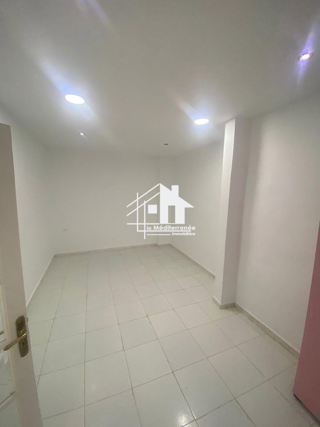 A louer étage de villa S+1 à khaznadar