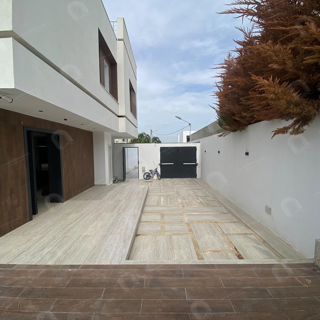 A louer villa s+2 à la soukra