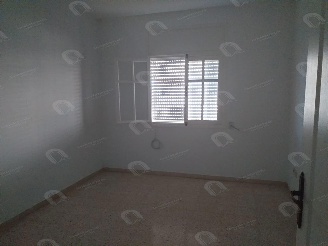 Appartement s+3 à Ezzahra