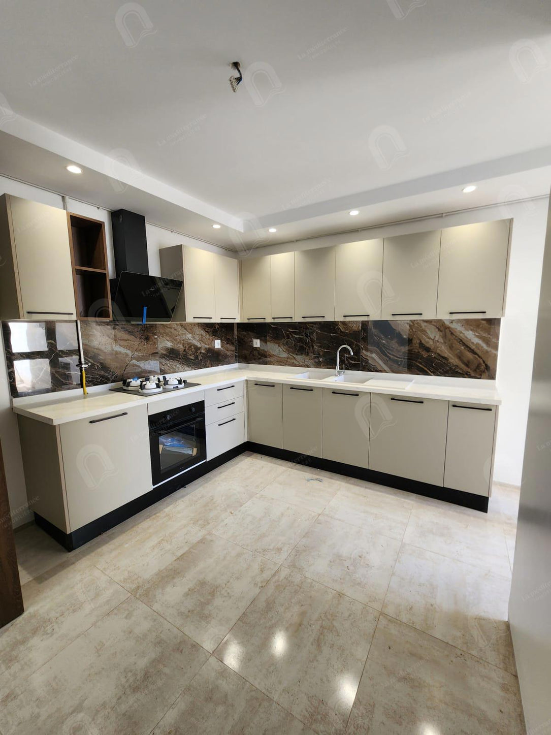 A vendre un S+2 neuf à la nouvelle soukra
