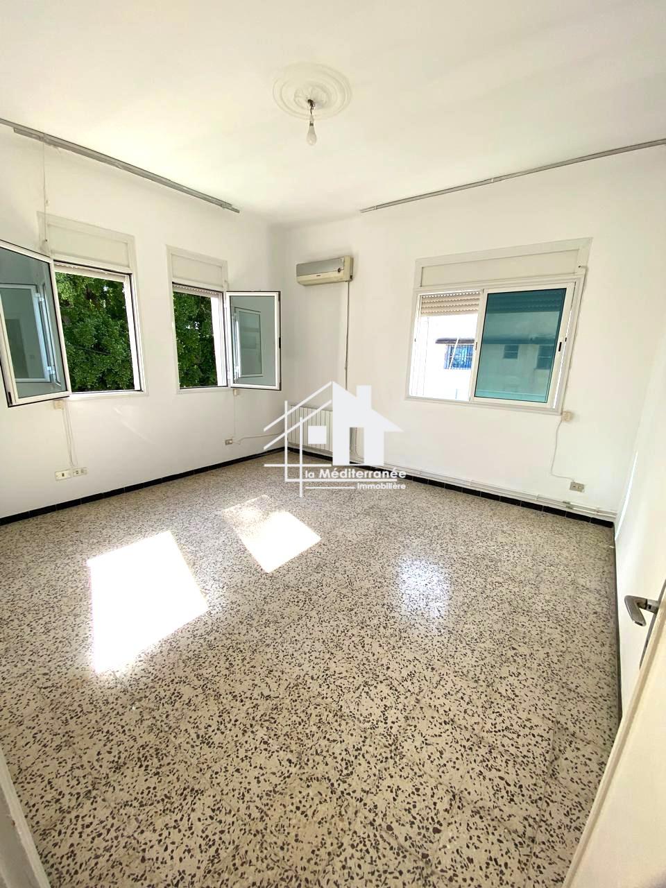 A louer étage de villa S+3 au Bardo
