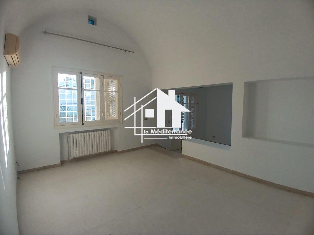 A louer villa s+4 à gammarth