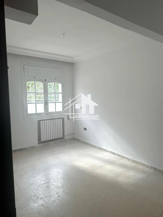 A louer étage de villa S+2 à Cité Ennasr 2