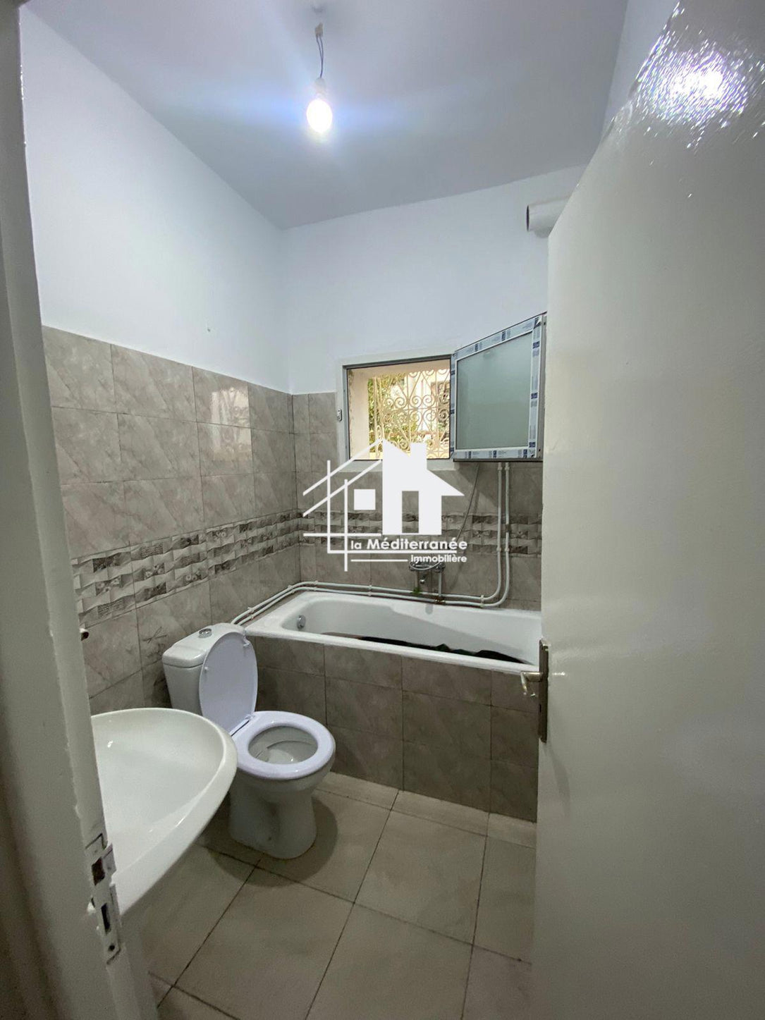 a louer rez de chaussée s+3 au bardo