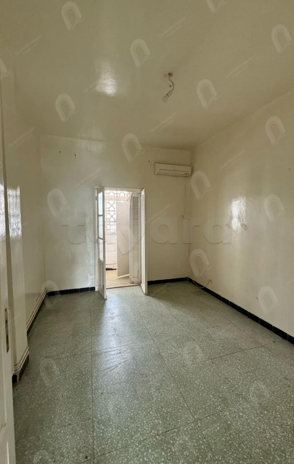 A louer étage de villa S+2 au bardo