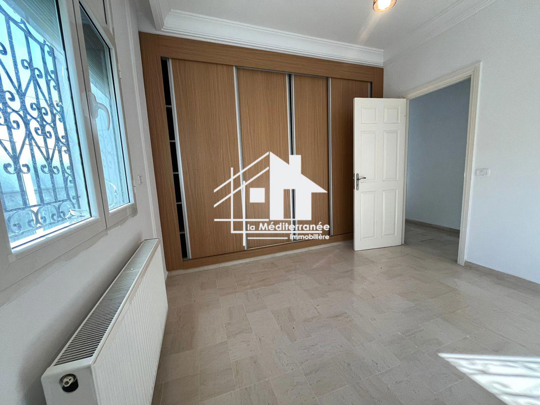 A louer Etage de Villa s+3 à La Marsa Stade