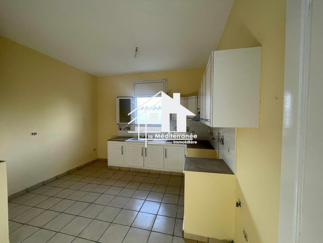 Etage de villa s+4 à Rades melyen