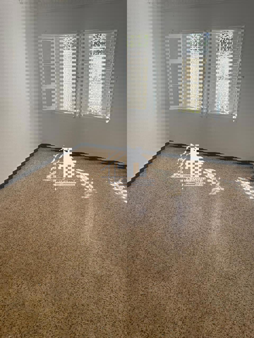 A louer étage de villa S+4 Rdc au bardo