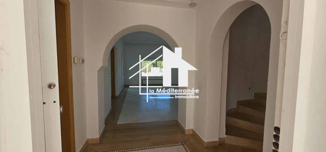 Une villa S+3 Marina Gammarth