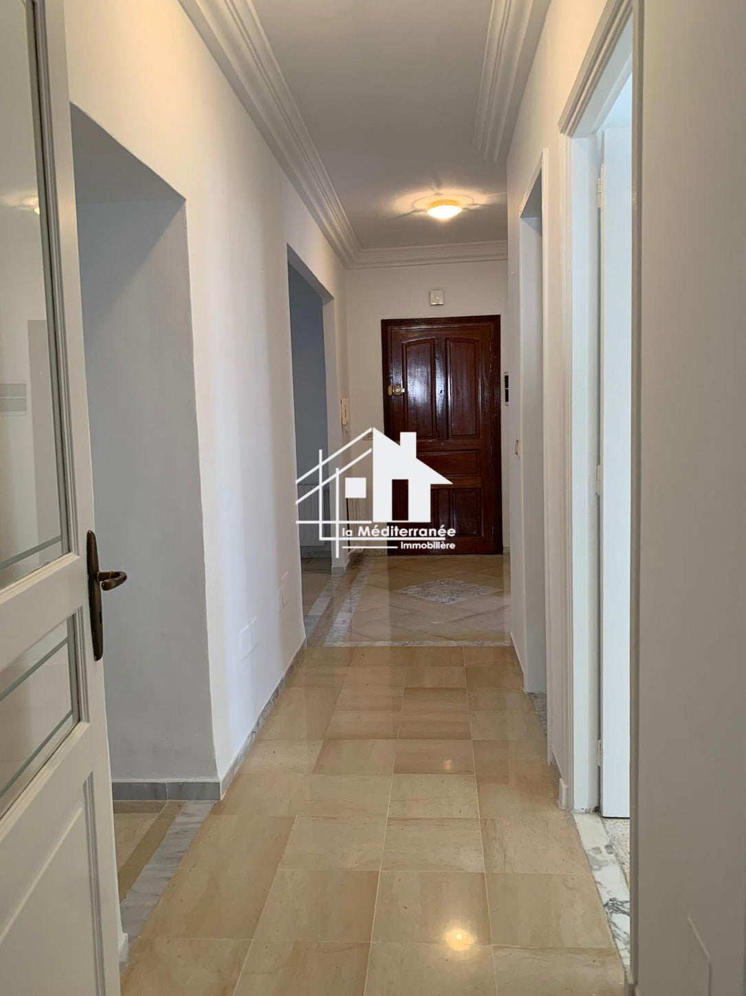 A vendre  un appartement s+3 à cite ennaser