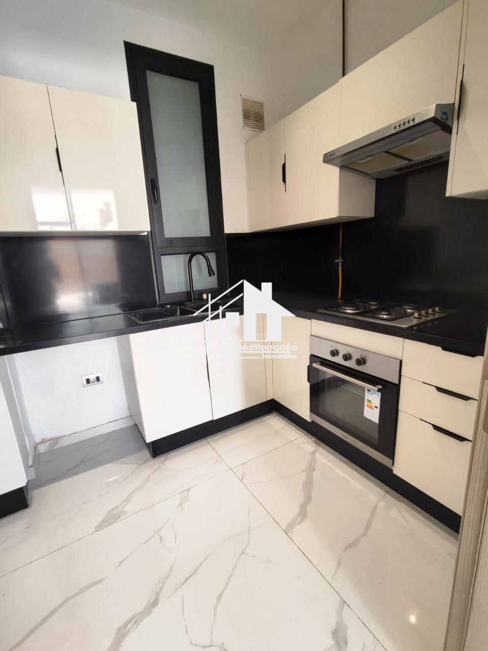 A louer villa S+4 La Soukra
