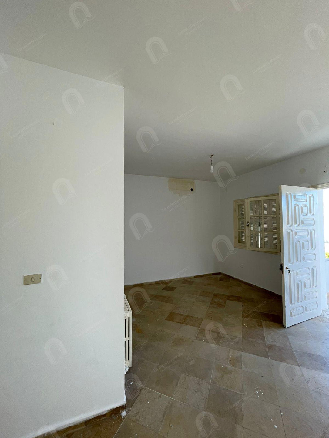 A louer un étage de villa S+3 au 1er étage