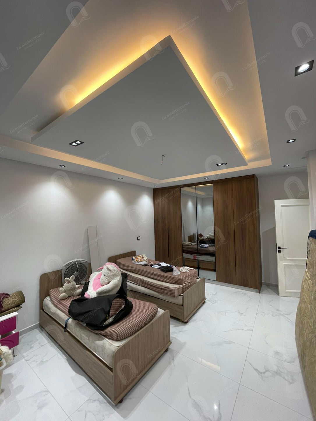 A louer un étage de villa S+3 meublé