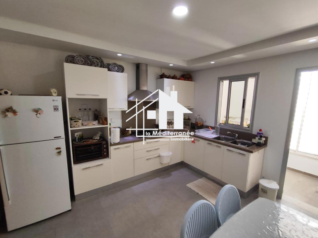 A vendre un trés spacieux s+2 à chotrana 1