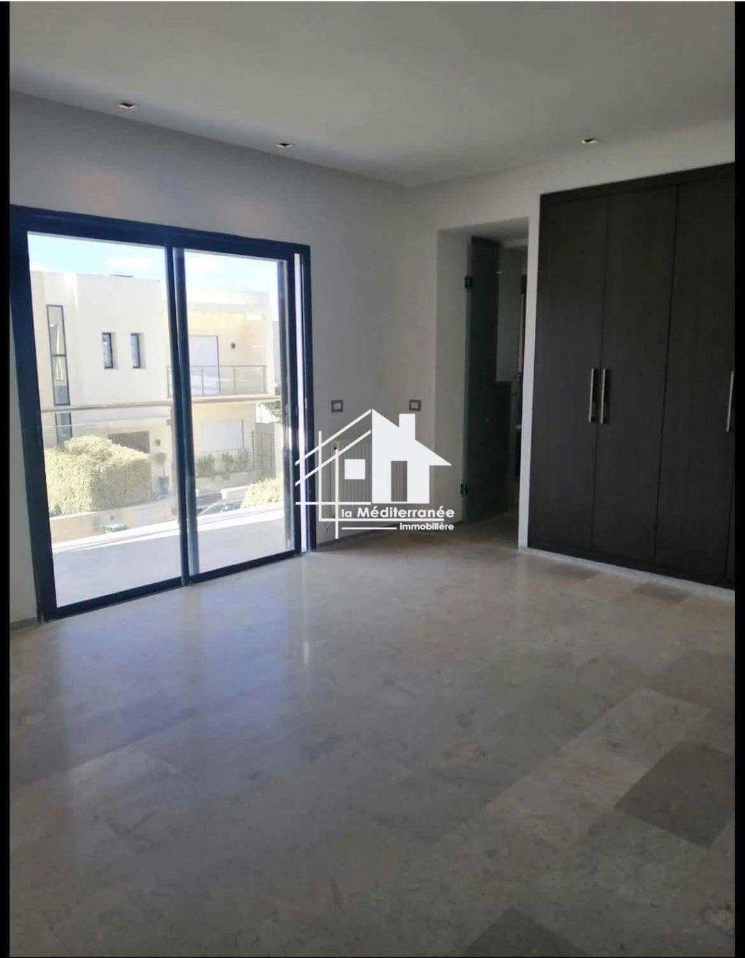 A louer une villa avec piscine à la soukra