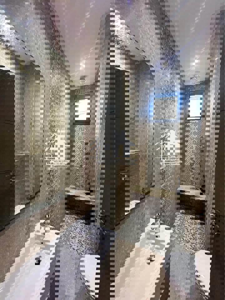 une villa S+5 a gammarth