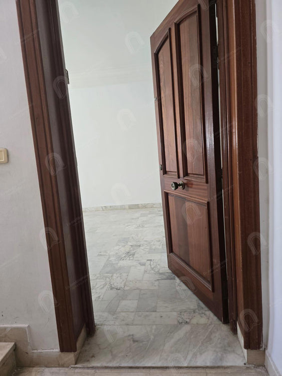 A louer un appartement S+2 situé au 1er étage