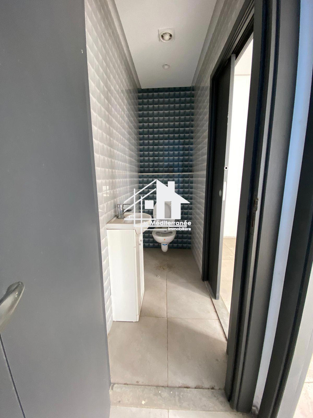 A vendre Bureau H+1 au bardo avenue hbib borguiba