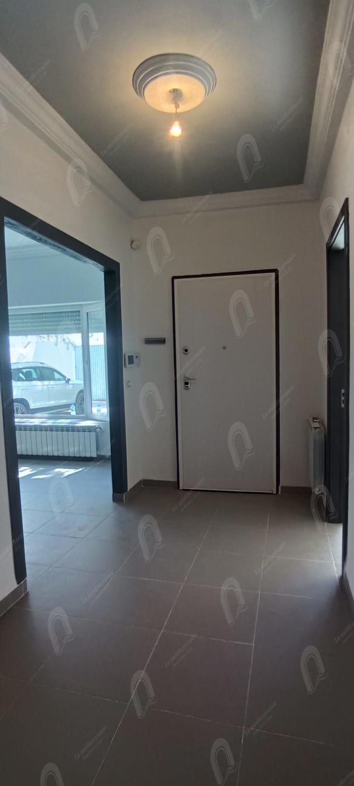 Villa a louer a la soukra chotrana 3 s+3 3500