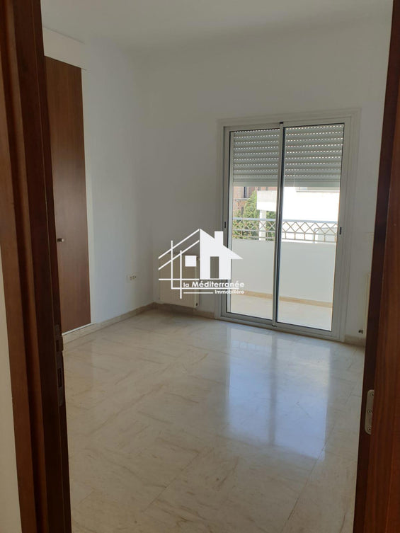 À louer étage de villa S+3 aux Jardins de Carthage avec place de parking