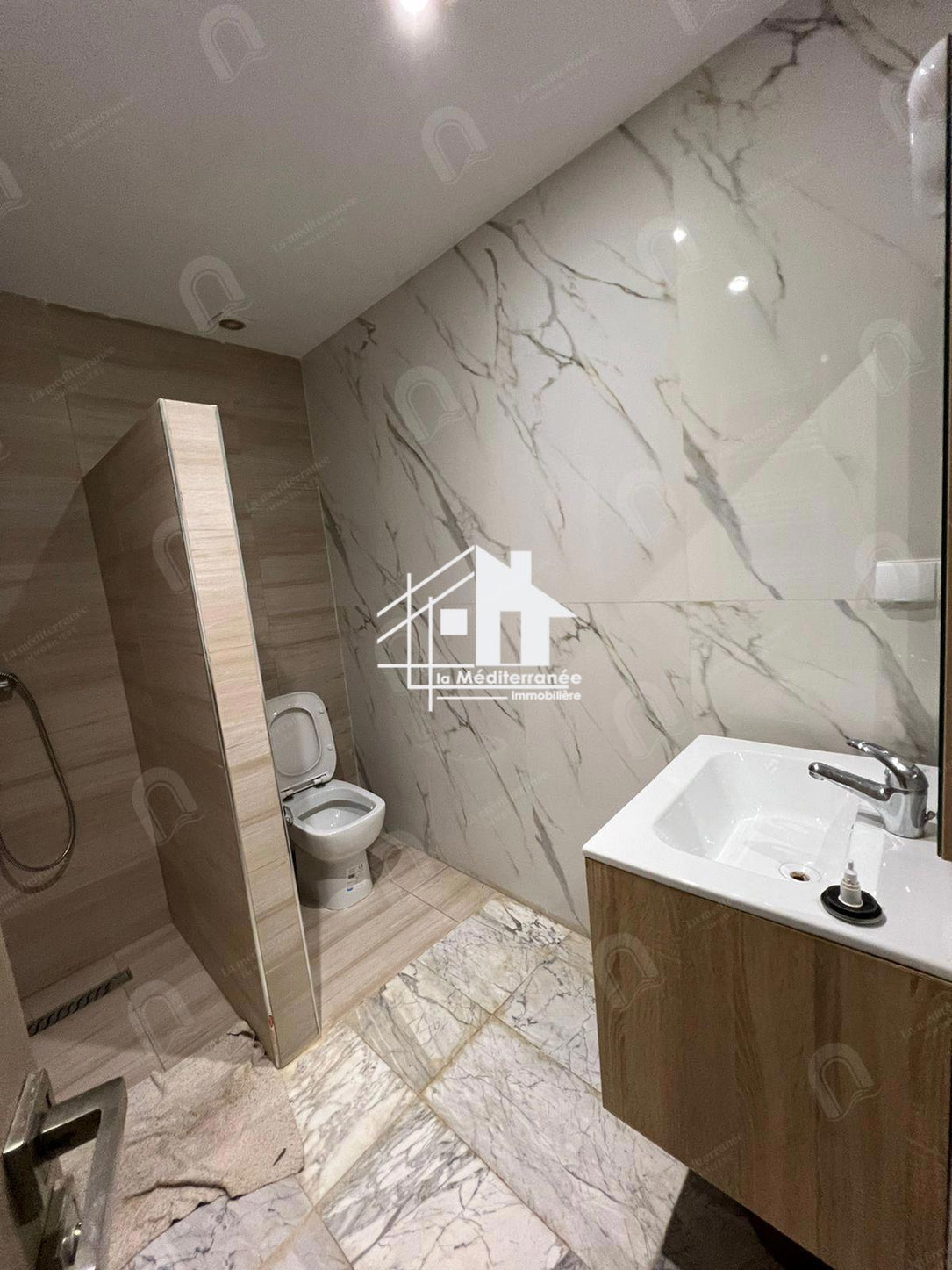 A vendre appartement S+3 hst au bardo