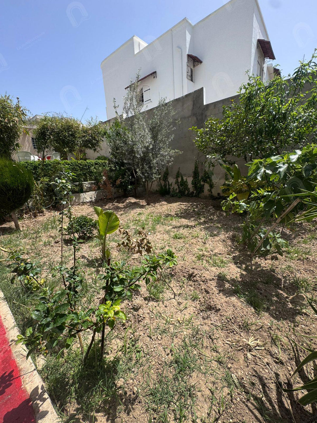 A vendre Villa 2S+5 avec grand jardin à cité romena
