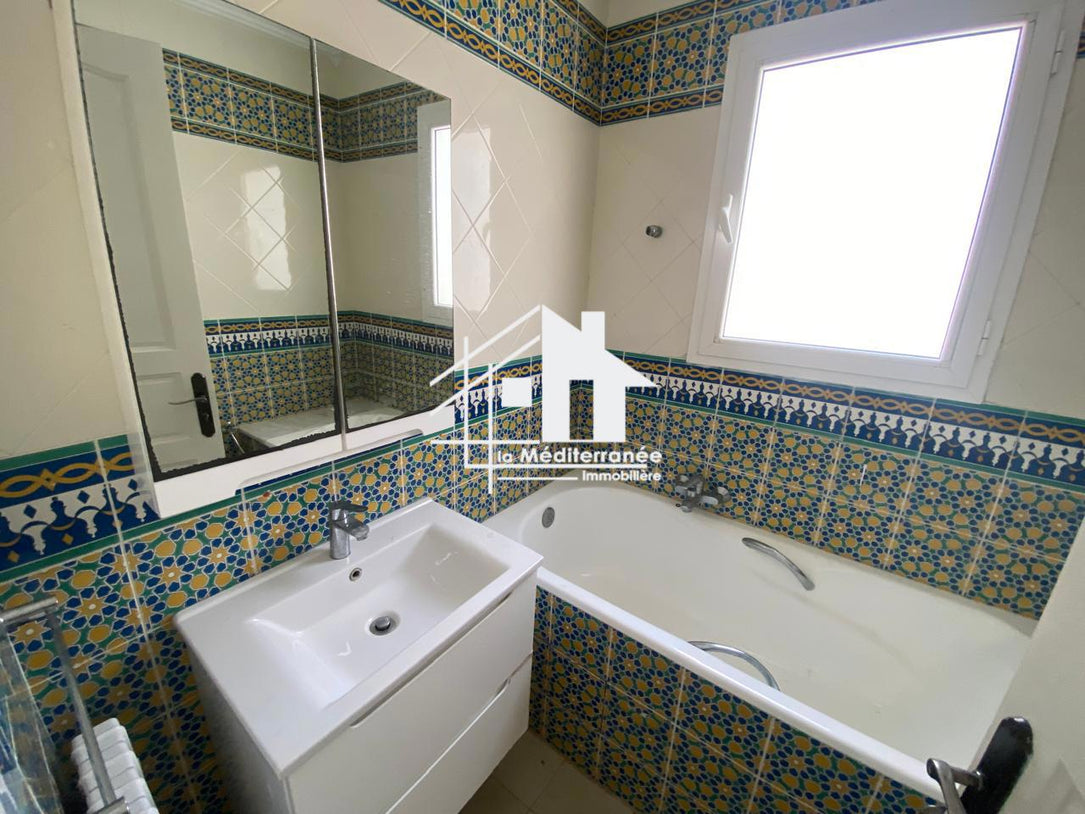 une villa S+5 à gammarth