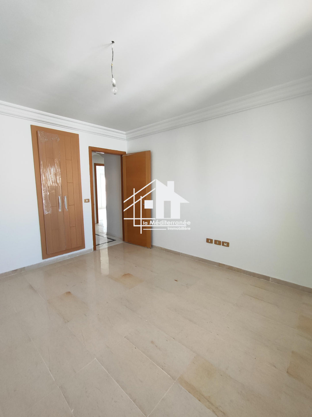 A vendre S+2 jamais habitée a la cité Wahat