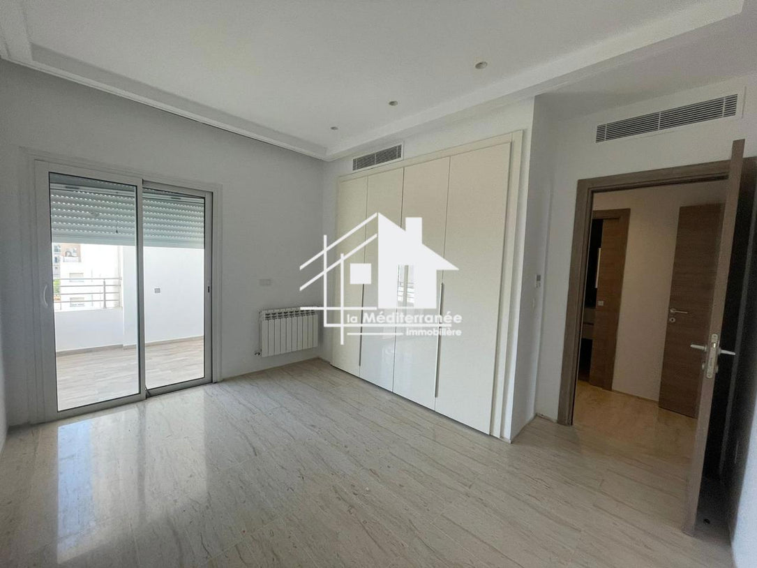 un magnifique appartement S+3 aux Lac 2