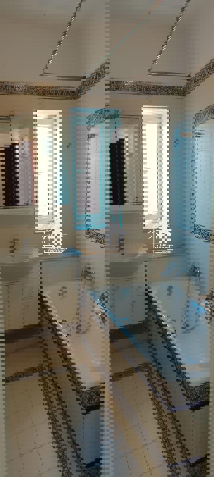 A vendre appartement s+3 à cité les pins