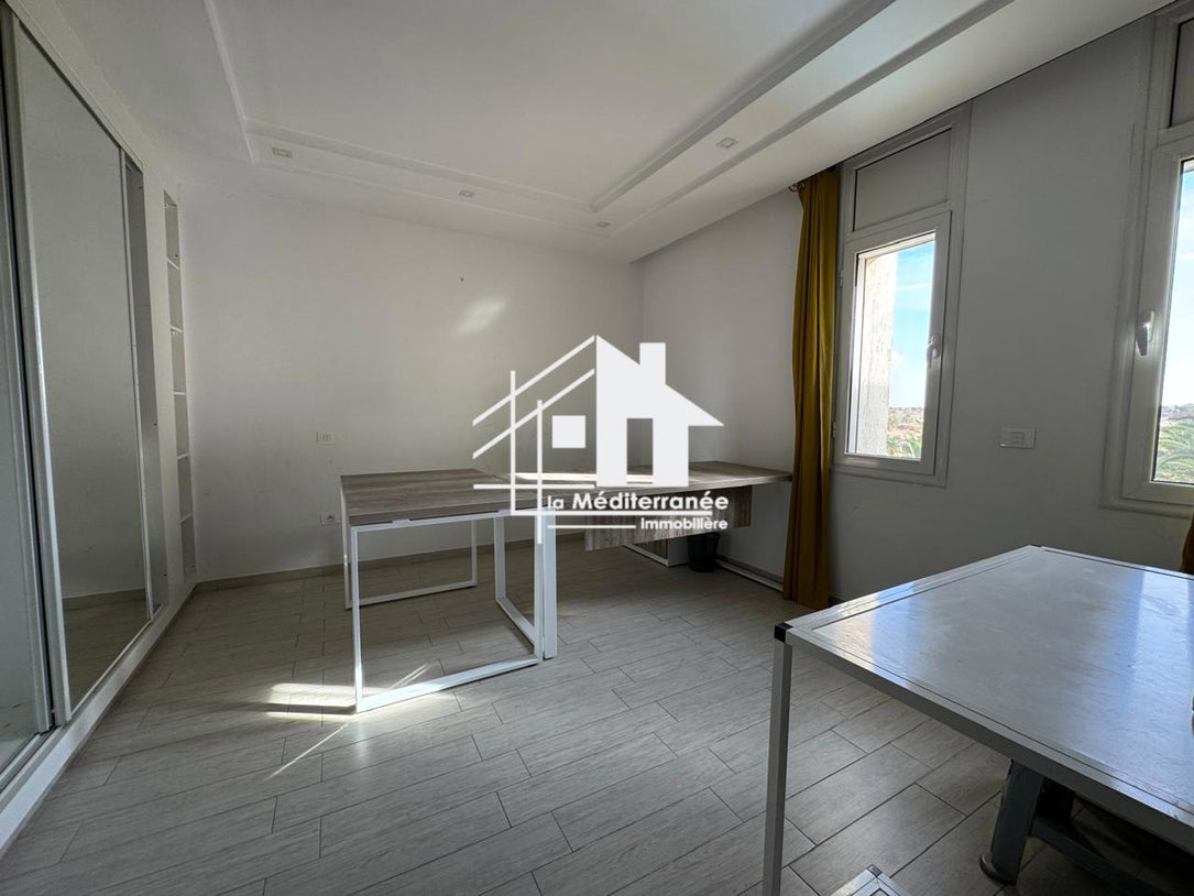 Une magnifique villa S+5 avec piscine au Lac 2