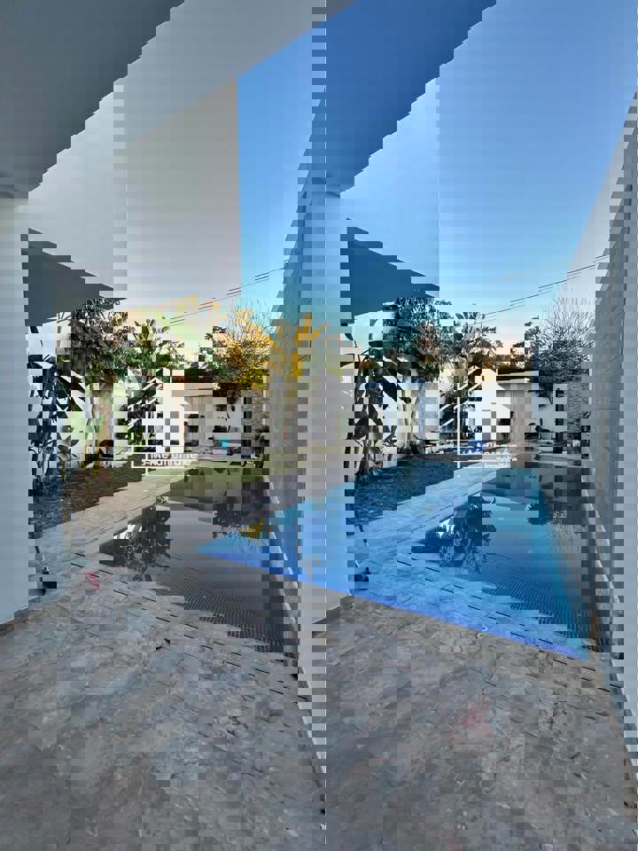 une villa S+5 a gammarth