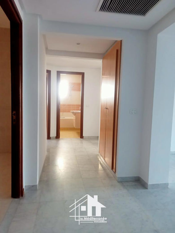 A louer un appartement S+3 au Lac 2
