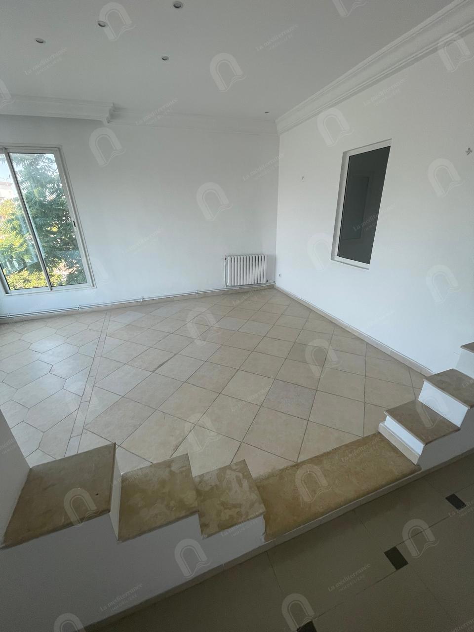 A louer un duplex 2S+4 hst au bardo
