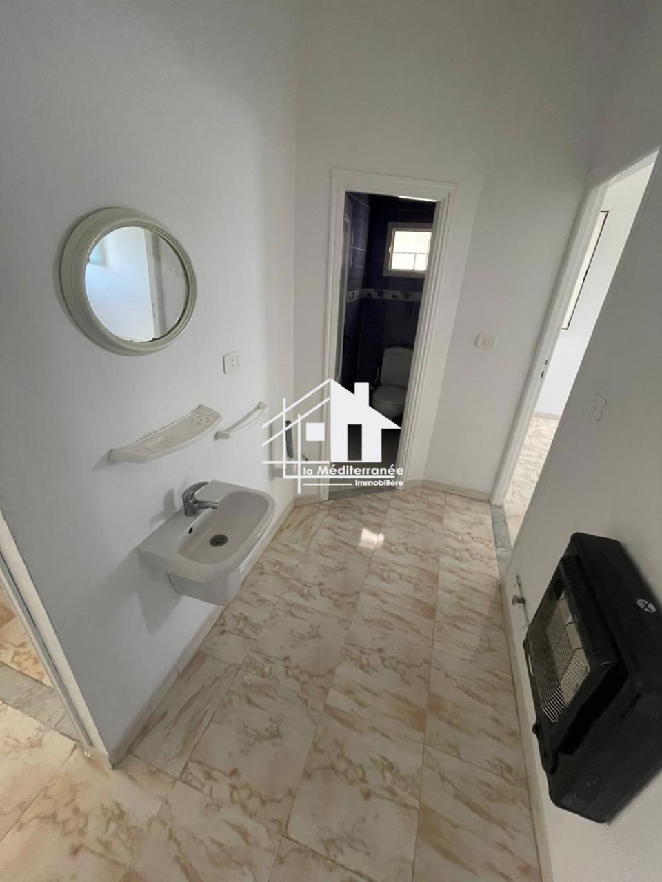 A louer étage de villa s+3  au bardo lahnaya