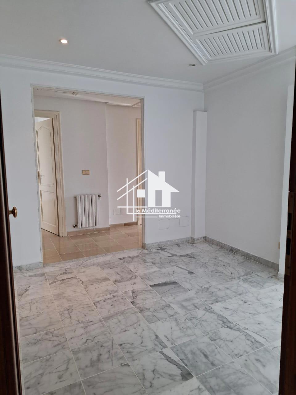A louer appartement S+3 haut standing Manar 2