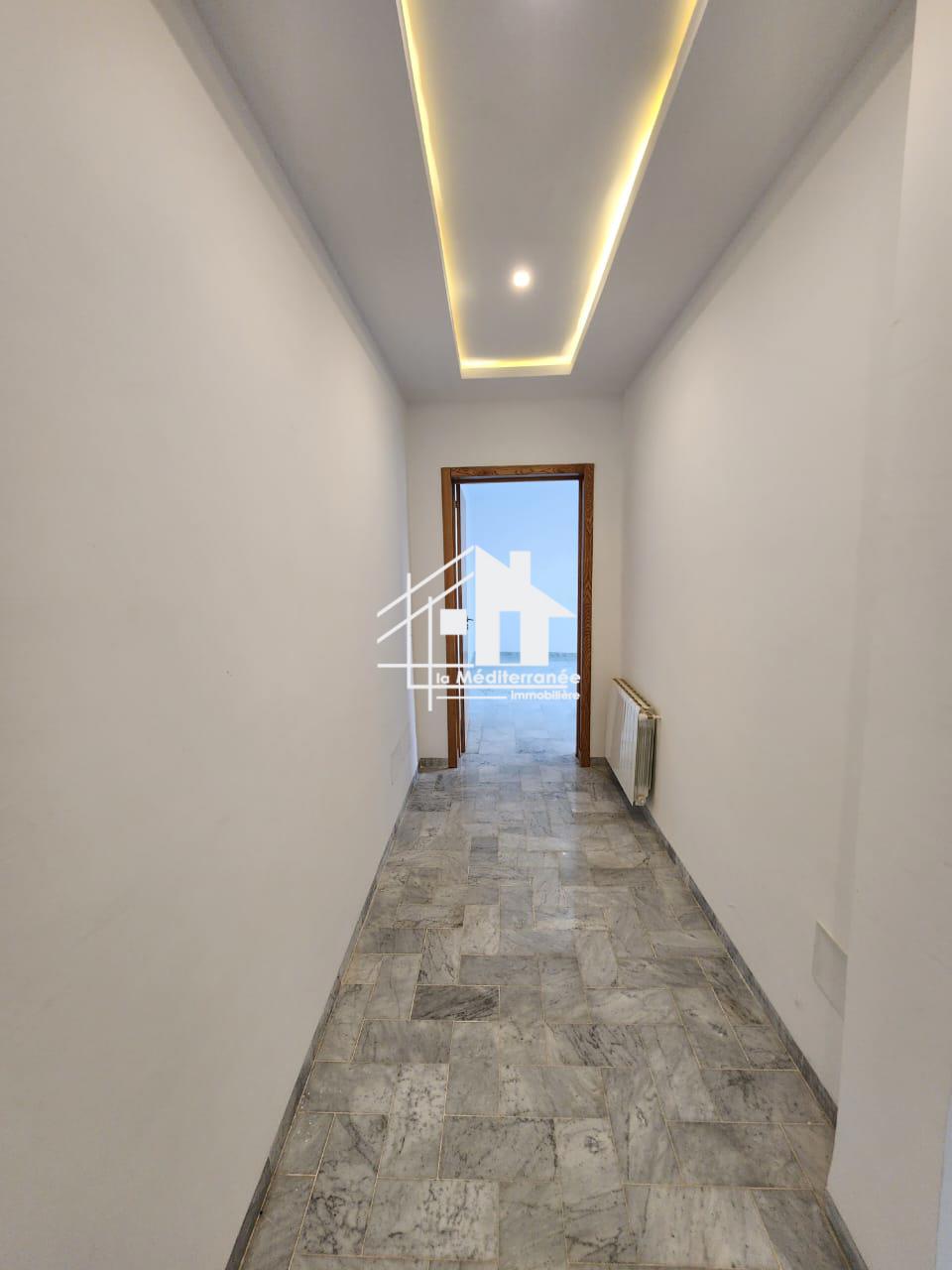 A louer étage de villa RDC à la soukra