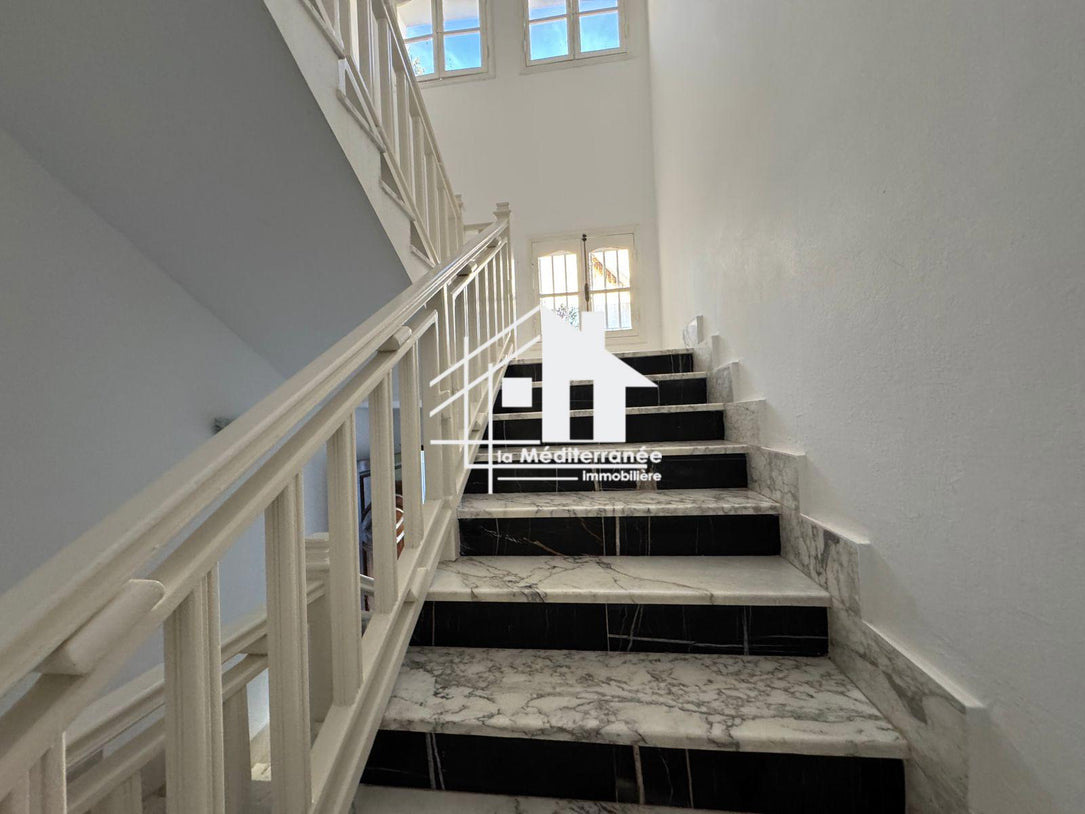 un duplex S+4 avec piscine à la Marsa