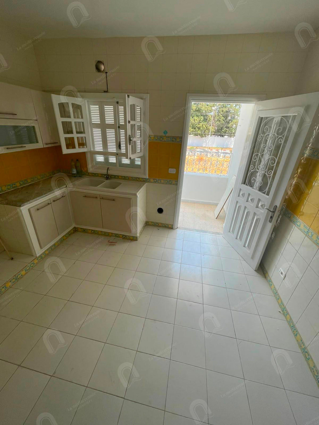 A louer étage de villa s+3 à cité haras bardo