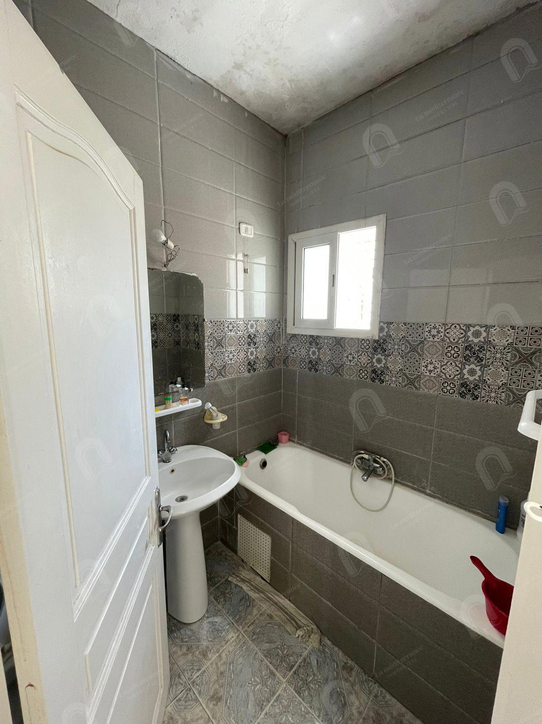 A louer un étage de villa S+3 meublé au bardo