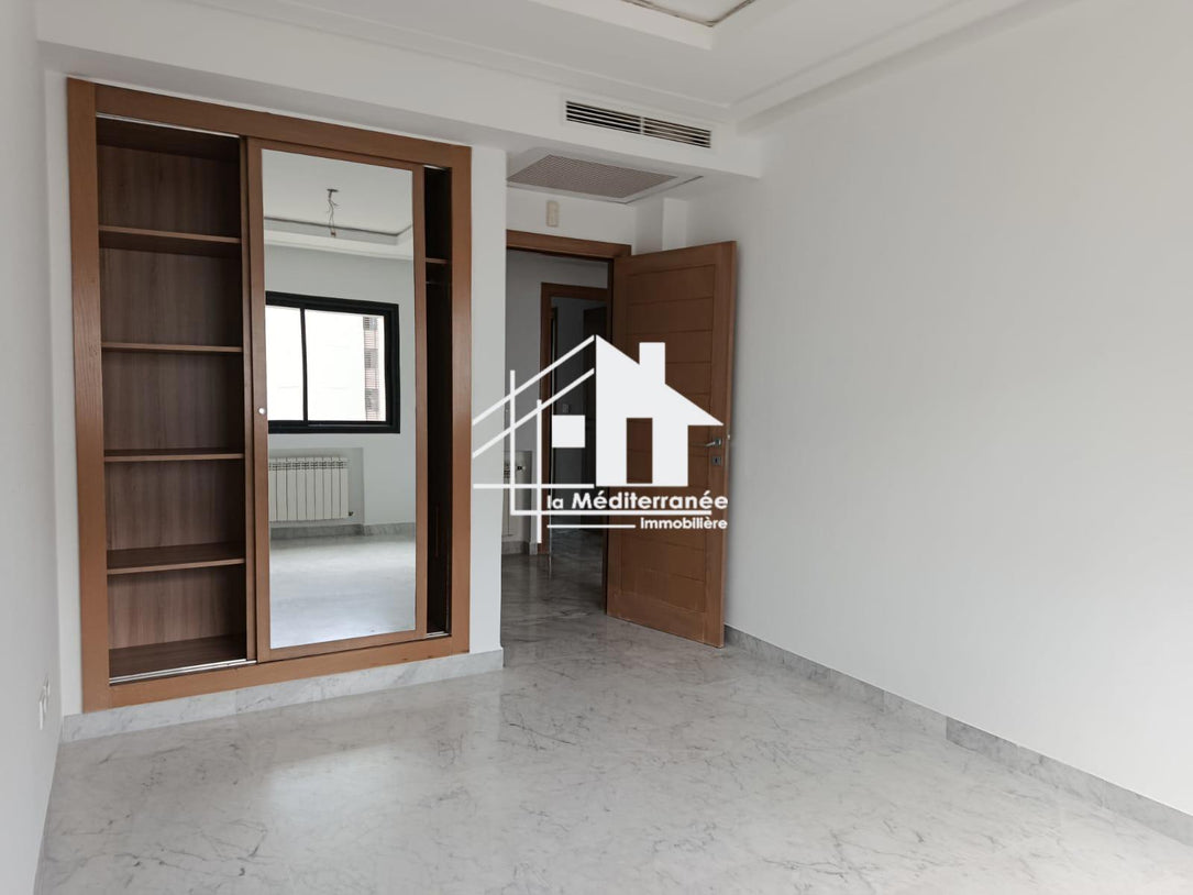 Un Appartement S+4 au jardins de Carthage