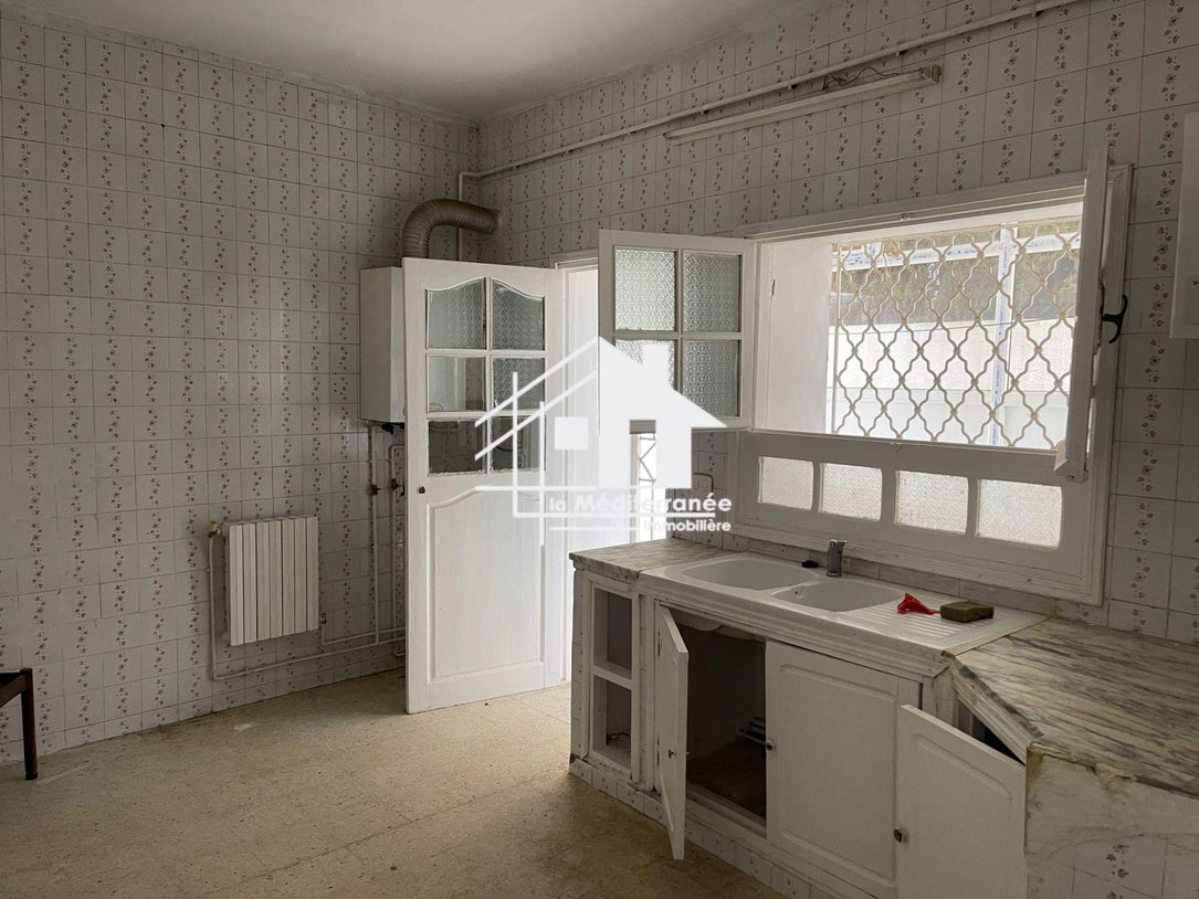 A louer un étage de villa  s+3 à Menzah 9