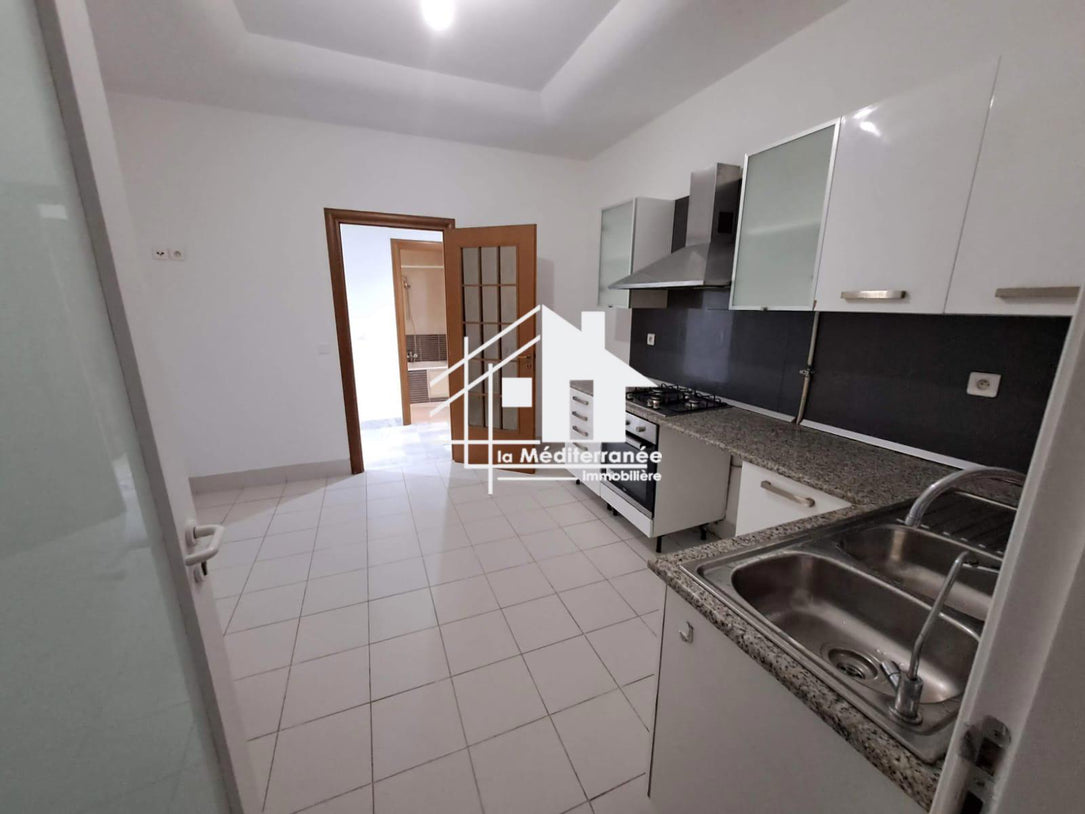 A louer appartement S+3 au Lac 2