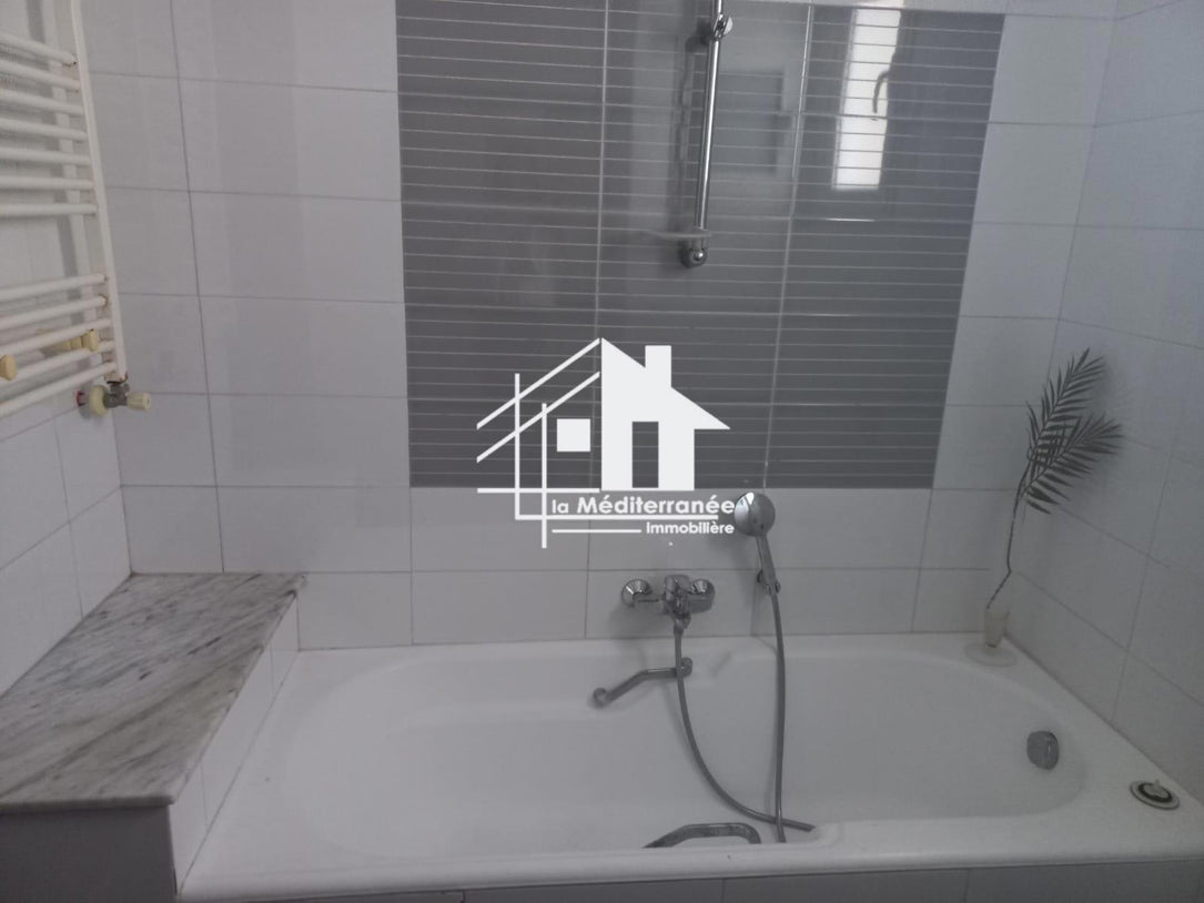 A louer un appartement s+3 aux jardins de Carthage
