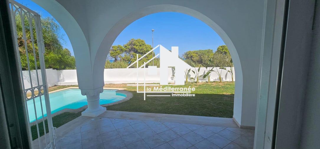 Une villa S+3 Marina Gammarth