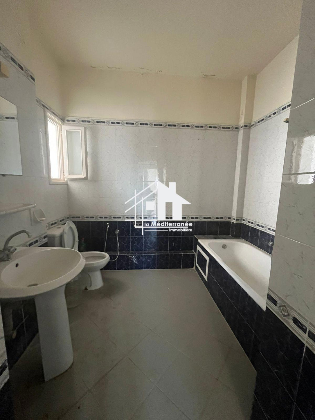 Un appartement S+2  à cité ennasr 2