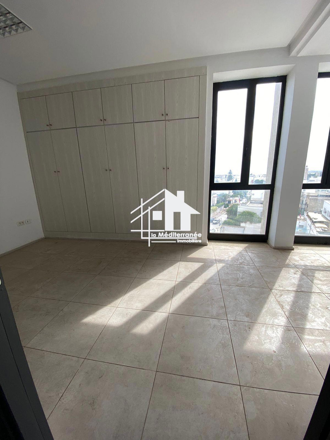 A vendre Bureau H+1 au bardo avenue hbib borguiba